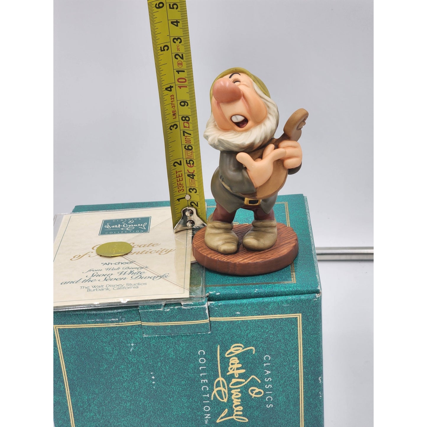 WDCC Sneezy Snow White Seven Dwarfs “Ah-Choo!” Disney Retired Vintage COA Box