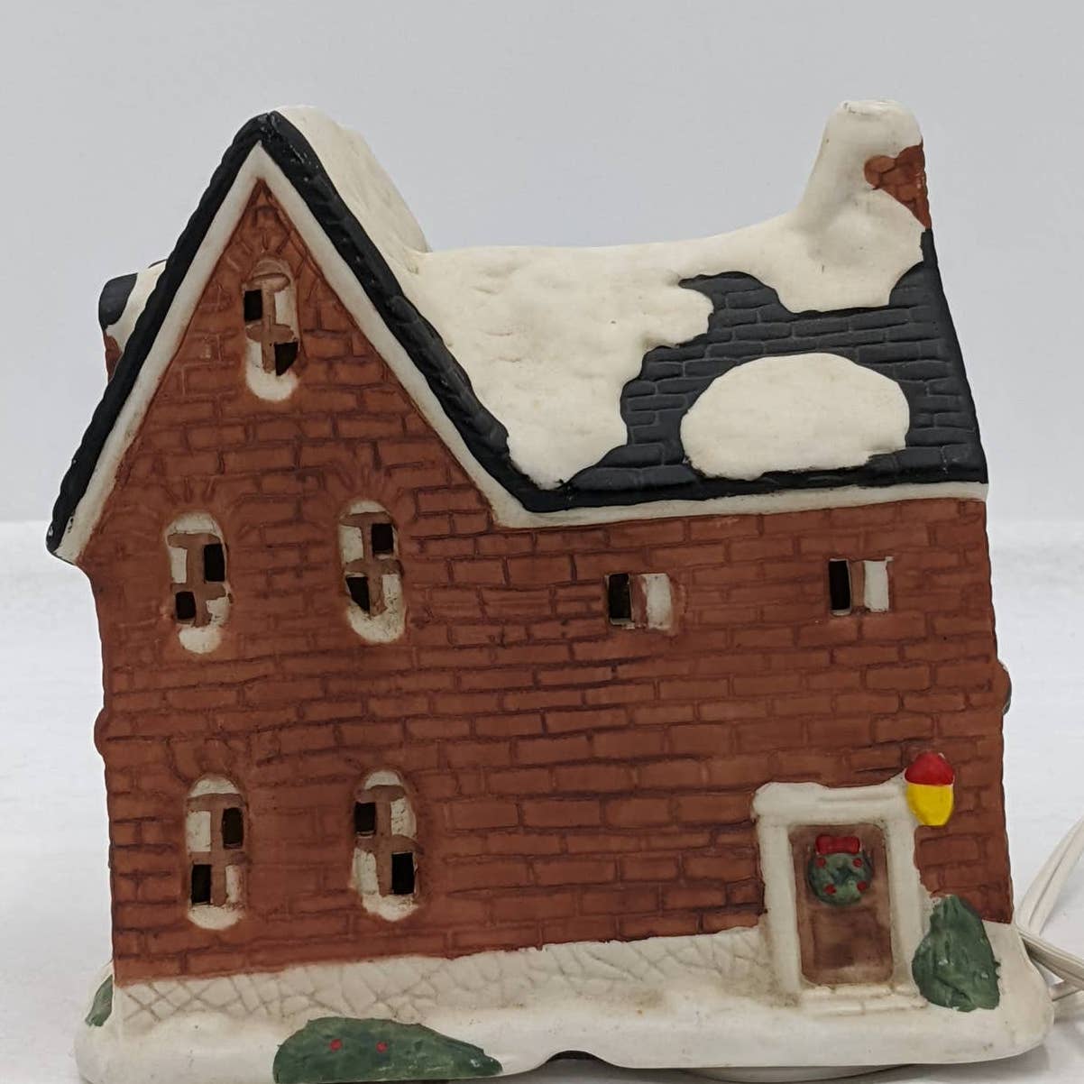 Christmas Village Vintage Crowntree Inn and Barn Holiday Collectible Lighted