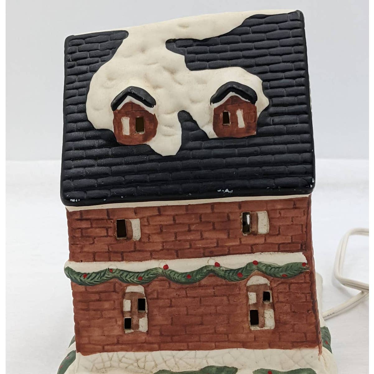 Christmas Village Vintage Crowntree Inn and Barn Holiday Collectible Lighted